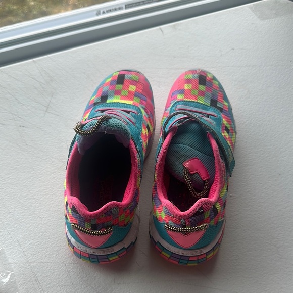 Skechers Pink and Green Sneakers with Velcro Closure size 2 - Picture 2 of 4